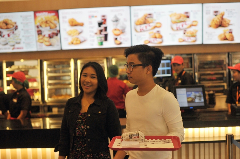 'เคเอฟซี'สาขาแรกของพม่า