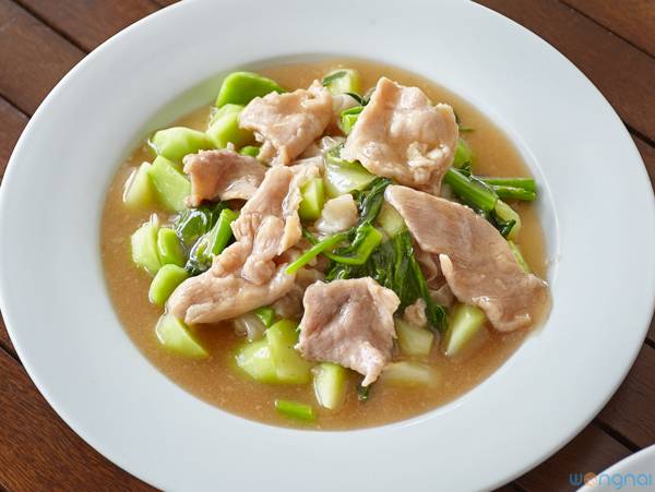 ราดหน้าไฟแดง ครัวอัปสร เอกมัย เสรีมาร์เก็ต