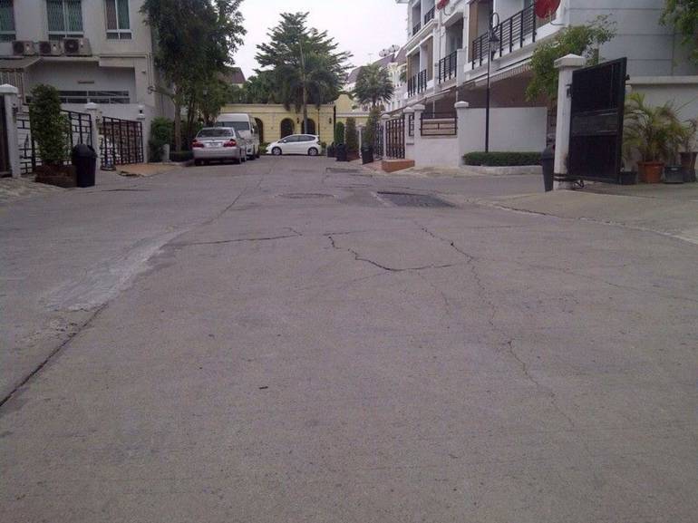 สภาพถนนก่อนซ่อมแซม