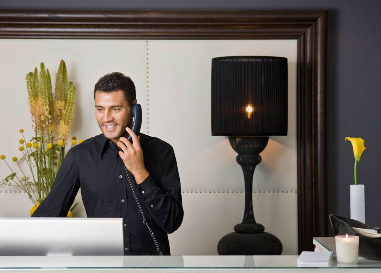 เลือกจองโรงแรมที่พนักงานท้องถิ่นพูดอังกฤษได้