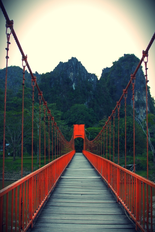 สะพานส้ม เส้นทางการเดินไปก่อนถึงถ้ำจัง