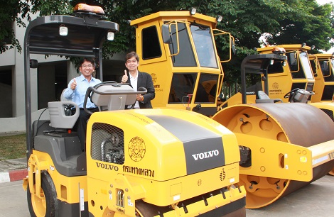 อิตัลไทยส่งมอบเครื่องจักร Volvo แก่กรมทางหลวง