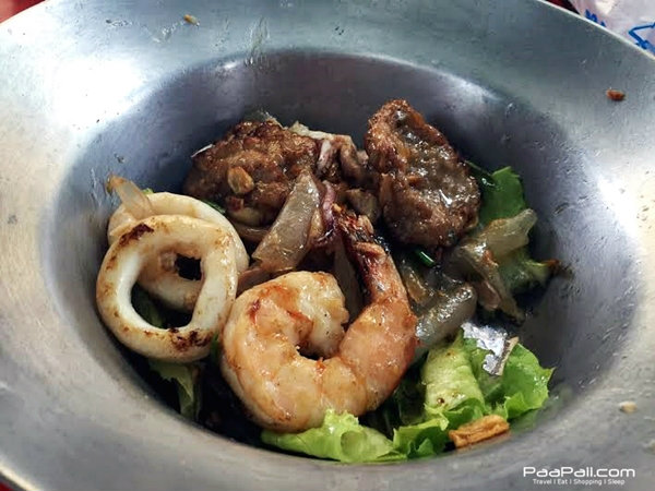 ก๋วยเตี๋ยวงี่เง่า เจ๊เบญ..วงเวียนโอเดียน