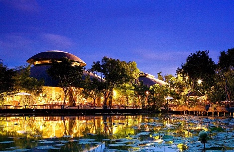 อิ่มท้อง ชิลล์ฉุ่มฉ่ำ กับ 7 ร้านอาหารบรรยากาศติดน้ำตก