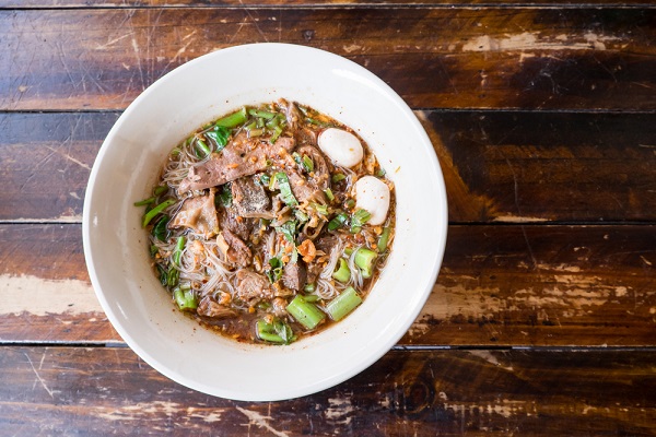 รวมเด็ด 14 ร้านก๋วยเตี๋ยวเรือ ยกความอร่อยขึ้นบก