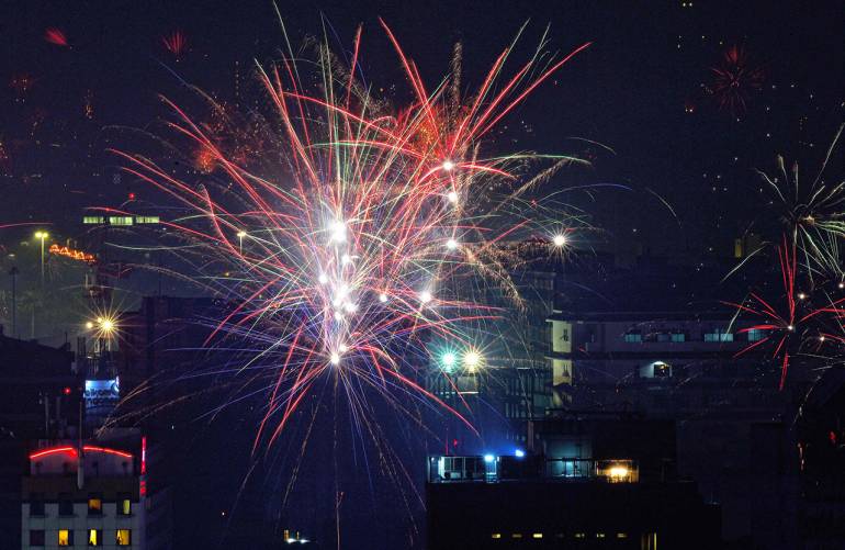 พลุไฟฉลองปีใหม่ในกรุงจาการ์ตา เมืองหลวงอินโดนีเซีย (ภาพ: AFP)