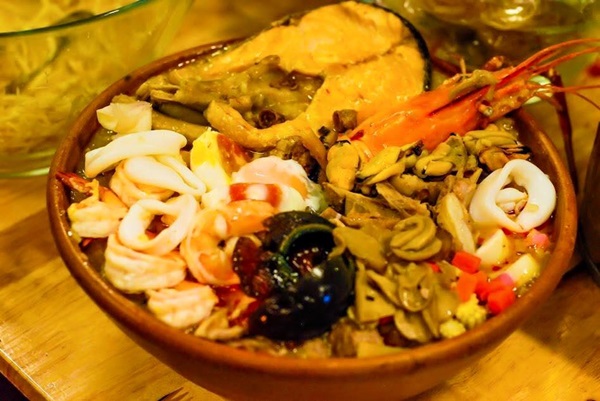 สุดอลังการ “โจ๊กเปิดหม้อ“ โจ๊กต้มยำกุ้งแม่น้ำ กับท๊อปปิ้งขั้นเทพ