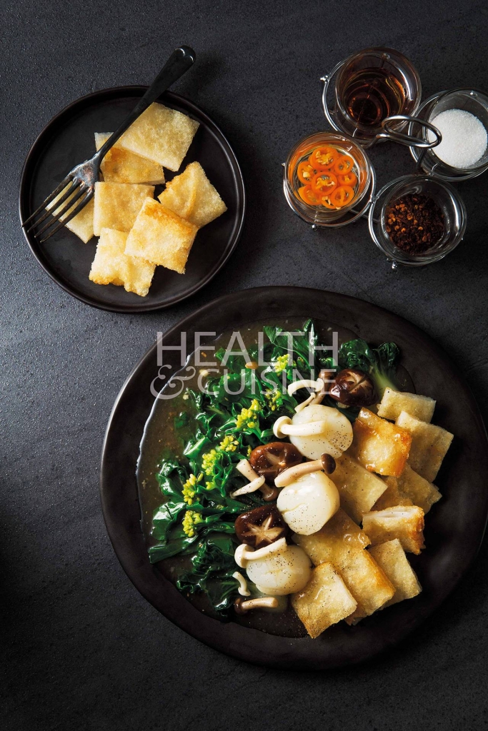 เส้นใหญ่กรอบราดหน้าหอยเชลล์ญี่ปุ่น