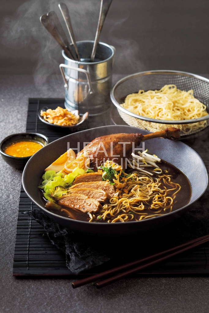 บะหมี่เป็ดพะโล้ไข่เค็มตุ๋นมะระยาจีน