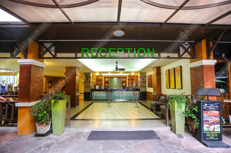 ด้านหน้าโรงแรม ถึงจะเล็ก แต่ก็สะอาดสะอ้าน