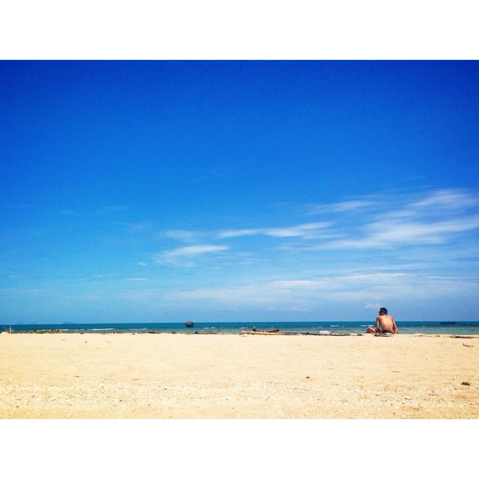 สันทรายทางเชื่อมไปเกาะม้า เวลาน้ำลงสามารถเดินข้ามไปได้