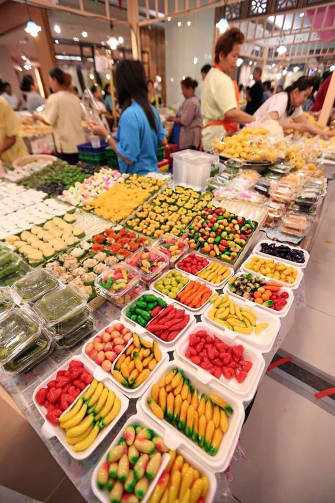 ขนมลูกชุบ สีสันสดใด