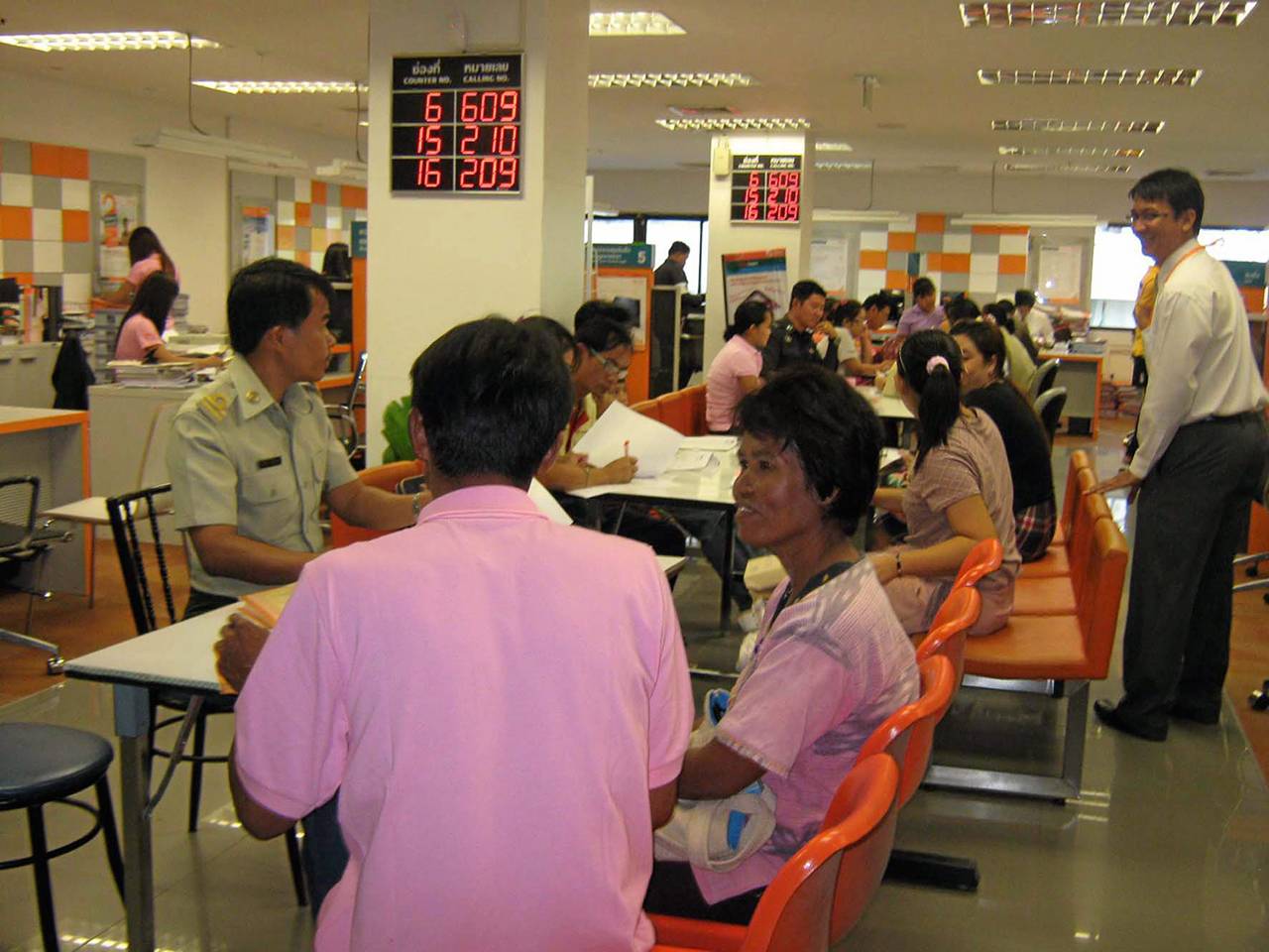 นโยบายของรัฐบาลยิ่งลักษณ์ที่ต้องการเพิ่มรายได้ ลดรายจ่าย เพิ่มโอกาสเข้าถึงแหล่งเงินทุนหมุนเวียน