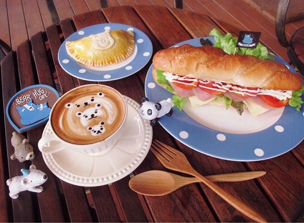 ร้าน Bear Hug Cafe' (แบร์ฮัก คาเฟ่)