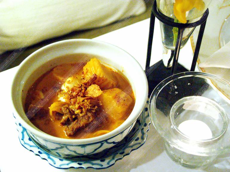 แกงมัสมั่นเนื้อ เริ่มต้นที่ 200 บาท