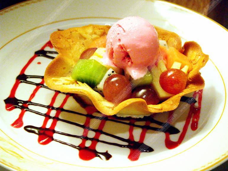 สลัดผลไม้ เริ่มต้นที่ 230 บาท