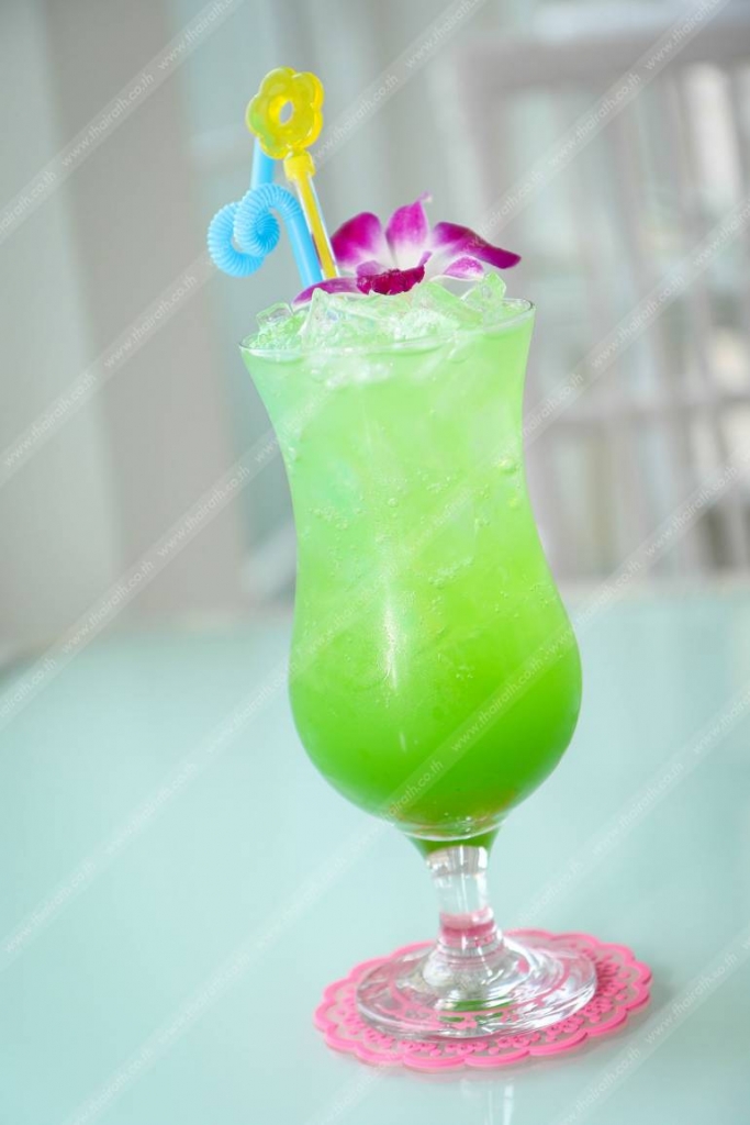 สีเขียวสดใส