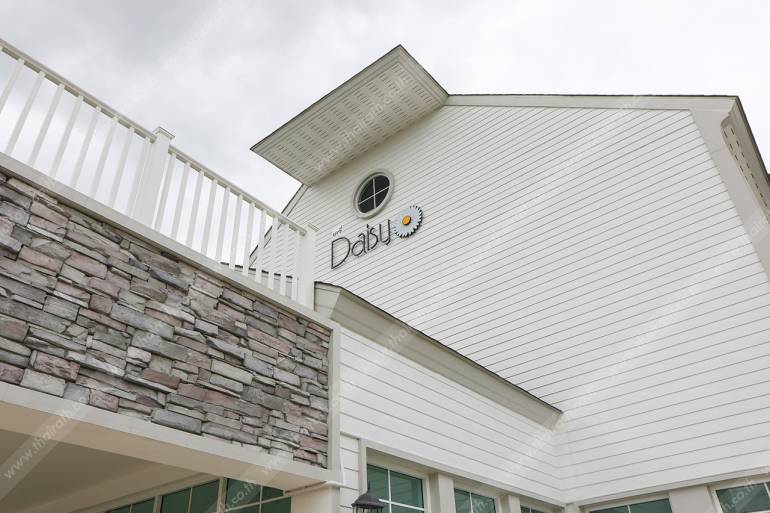 Daisy Restaurant & Coffee