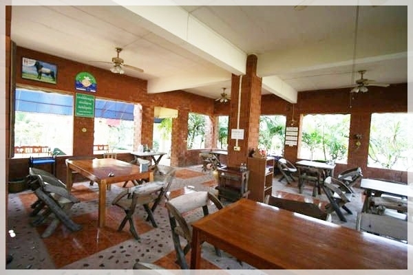 เดือนล้อม สวนผึ้ง