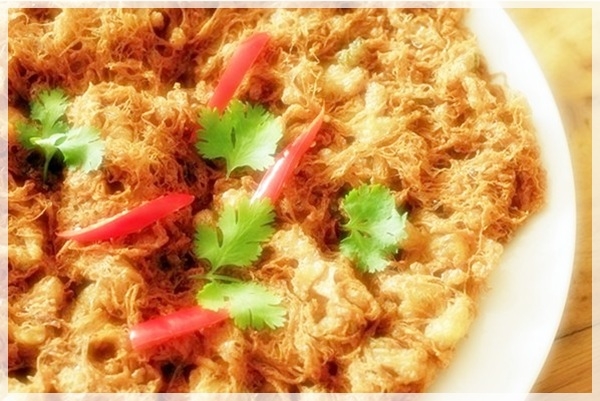 เดือนล้อม สวนผึ้ง