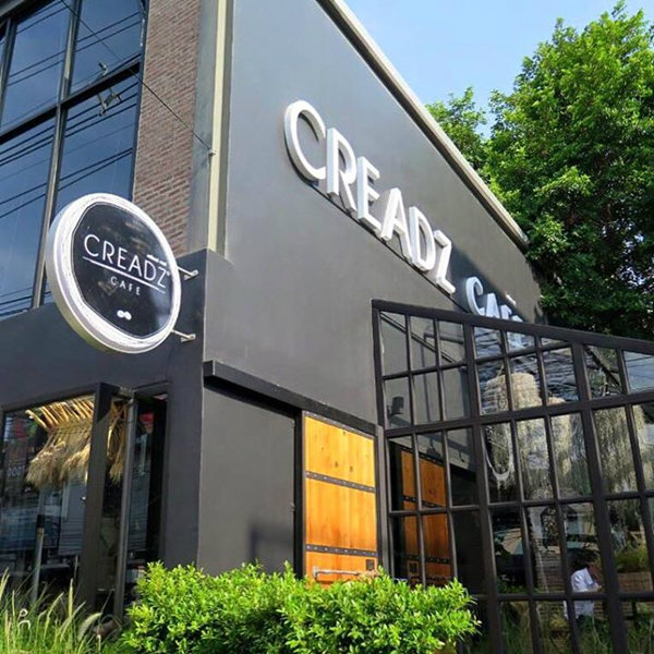 “Creadz Cafe” คาเฟ่เท่ ๆ สไตล์ Loft ของ ริท เดอะสตาร์