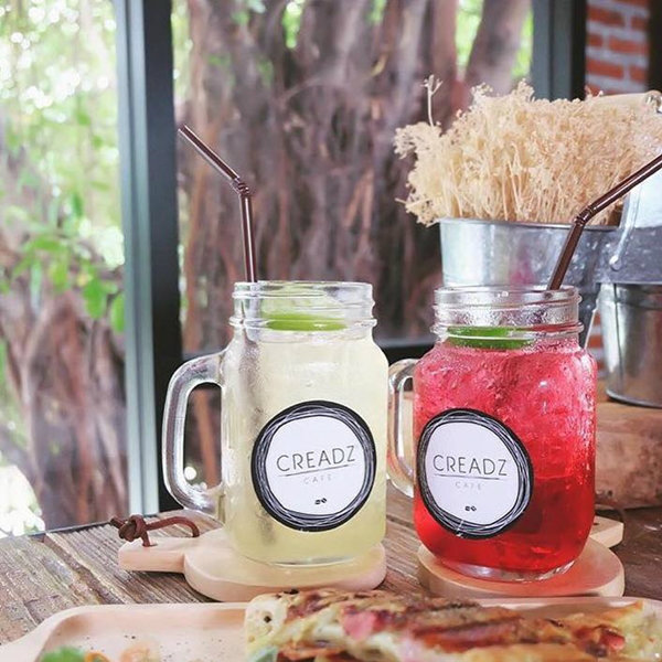 “Creadz Cafe” คาเฟ่เท่ ๆ สไตล์ Loft ของ ริท เดอะสตาร์