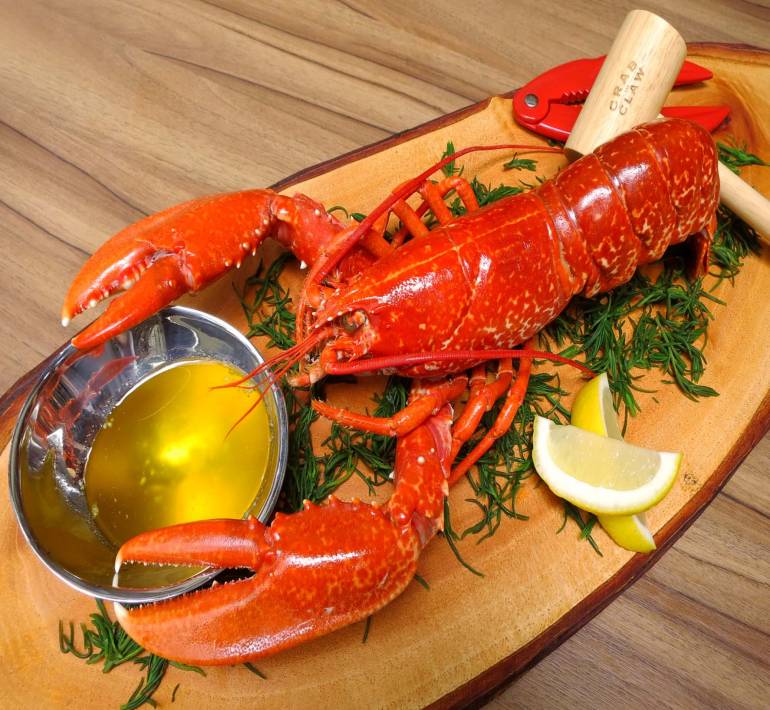 แคร็บ แอนด์ คลอว์ (Crab & Claw) “ล็อบสเตอร์” ยักษ์