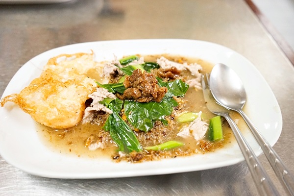 ราดหน้าชิ้งกี่ ตำนานกว่า 75 ปี