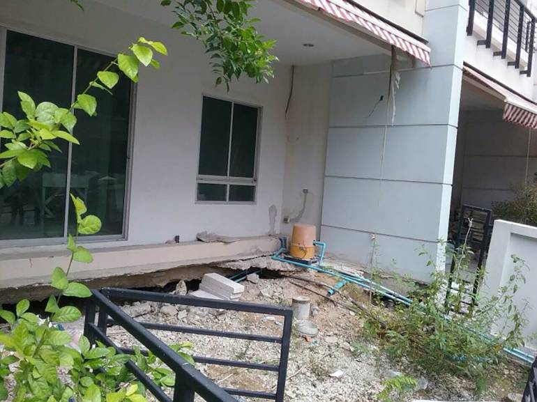 ทรุดอีก! วิศวกร พบบ่อขยะเละซุกใต้ดินบ้านกลางกรุง รัชวิภา