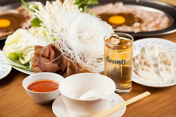 “4 ร้านเด็ด...ใจกลางกรุงเทพฯ“  ที่ไปแล้ว..ห้ามพลาด!!