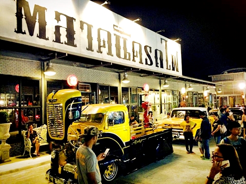 ตลาดนัดรถไฟ รัชดา หลังโรงภาพยนตร์เอสพลานาด