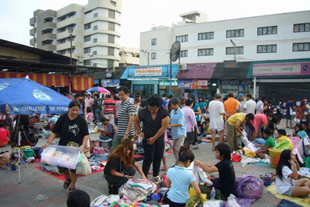ตลาดนัดเมืองทองธานี ปากเกร็ด ขายเฉพาะ เสาร์-อาทิตย์ ปลายเดือนและต้นเดือน (9.00-21.00 น.)