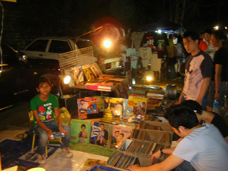 ตลาดสะพานพุทธ