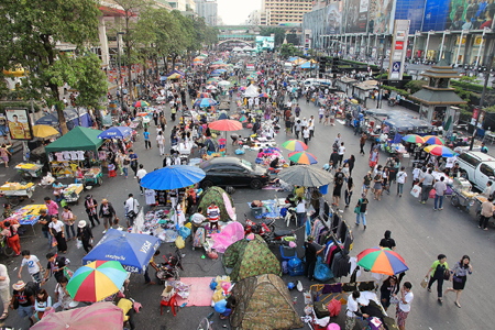 ตลาดนัดคนเดินสายใต้ใหม่ (หยุดวันจันทร์)