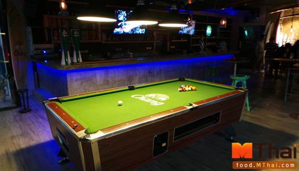 ต้องลอง! ช้างเซิร์ฟบาร์ ร้านชิลล์กลางกรุง โต้คลื่นความอร่อย