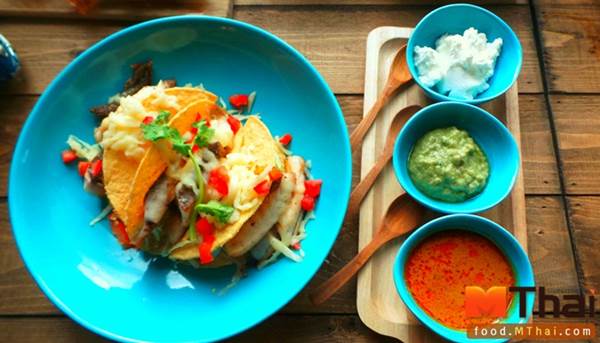 ต้องลอง! ช้างเซิร์ฟบาร์ ร้านชิลล์กลางกรุง โต้คลื่นความอร่อย