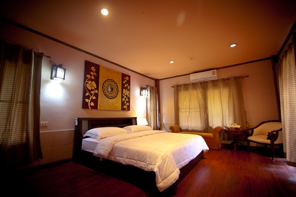 บ้านทุ่งละคร ออแกนิกส์ ฟาร์มสเตย์ by ภูซอมพอ