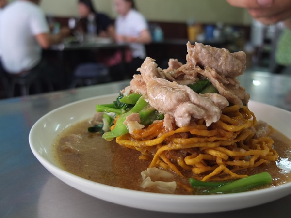 เจ๊เล็กราดหน้ายอดผัก