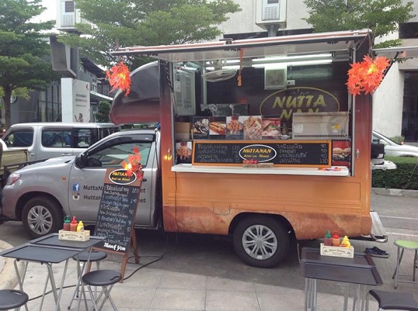 NuttaNan Aroi On Street