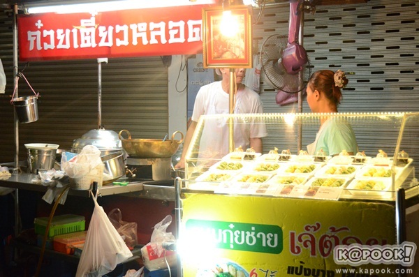 ตะลุยเยาวราชตอนค่ำ ตระเวนหาของกินร้านอร่อย