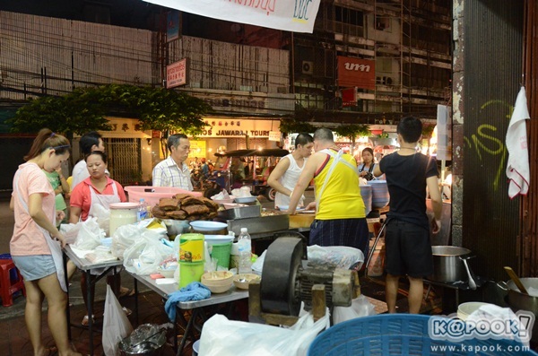 ตะลุยเยาวราชตอนค่ำ ตระเวนหาของกินร้านอร่อย