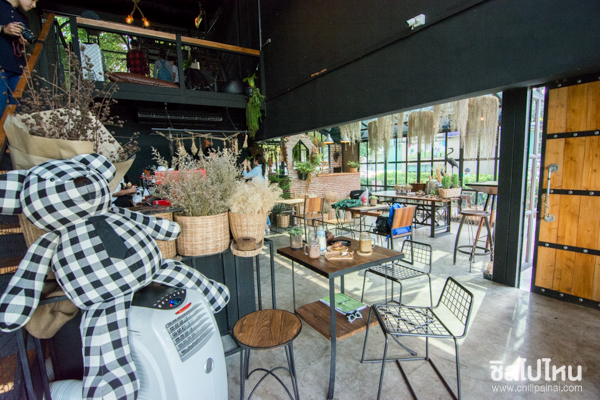 เครียดซ์ คาเฟ่ - ถนนเพชรบุรี (Creadz Cafe)