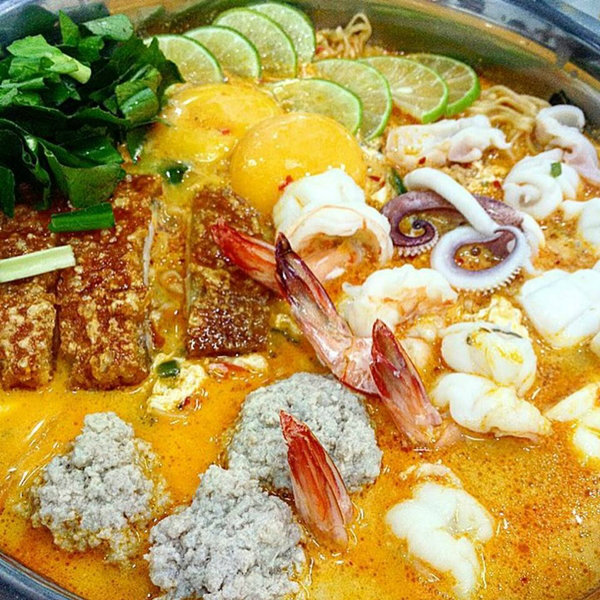 ตามรอยเมนูดัง “มาม่า..ร้านเจ๊โอว“ โอ้โห อร่อยเวอร์!