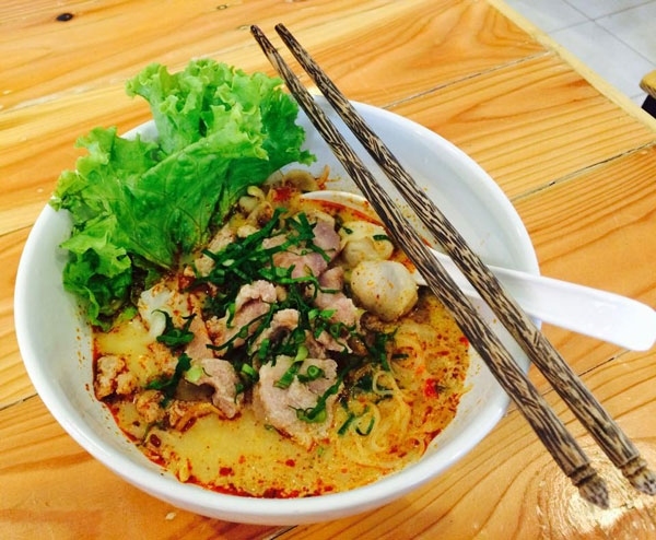 มั๊คเส้น ก๋วยเตี๋ยวต้มยำทะเลน้ำข้น