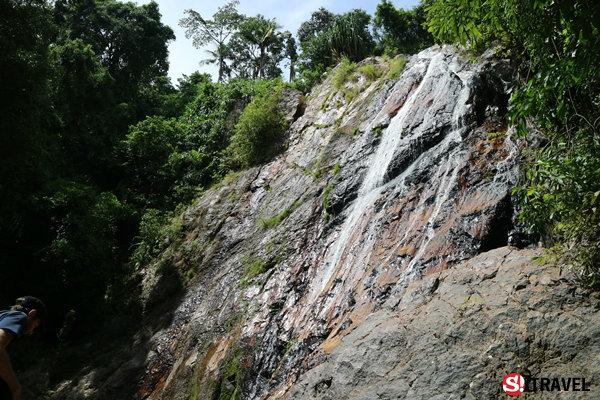 น้ำตกหน้าเมือง