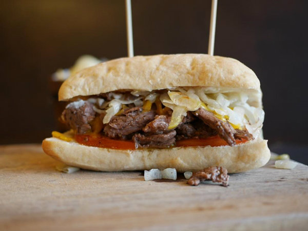 Firehouse Pub and Restaurant (ไฟร์เฮ้าส์)