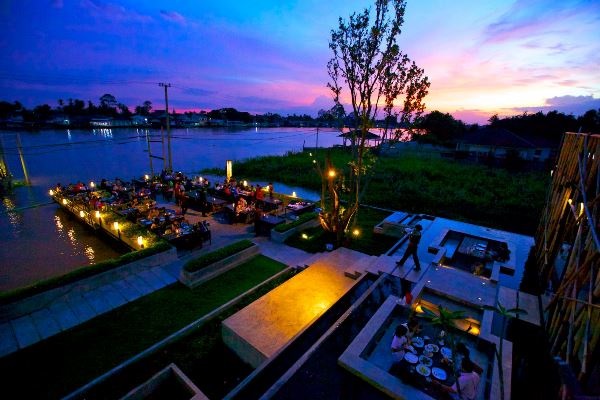 ร้านวิวสวย..ริมแม่น้ำรับ “วันลอยกระทง“