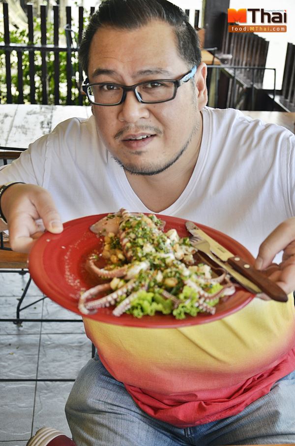 ลาบปลาหมึก ตัวใหญ่