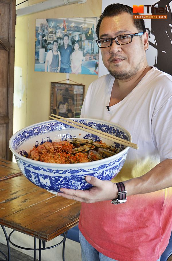 มาเฟียฟู้ด กับก๋วยเตี๋ยวชามยักษ์ ลองดู อะไรใหญ่กว่ากัน