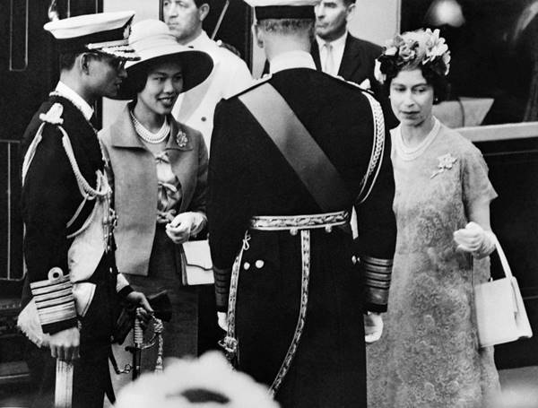 พระราชประวัติ พระบาทสมเด็จพระเจ้าอยู่หัว ภูมิพลอดุลเดช 